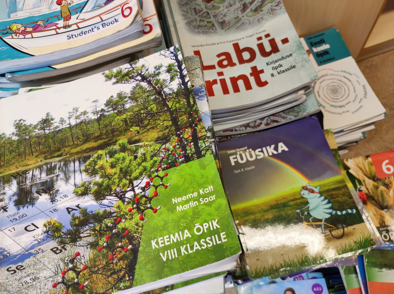 Õpikute laenutamine uueks õppeaastaks / Gert Lutter Õpikute laenutamine uueks õppeaastaks / Gert Lutter