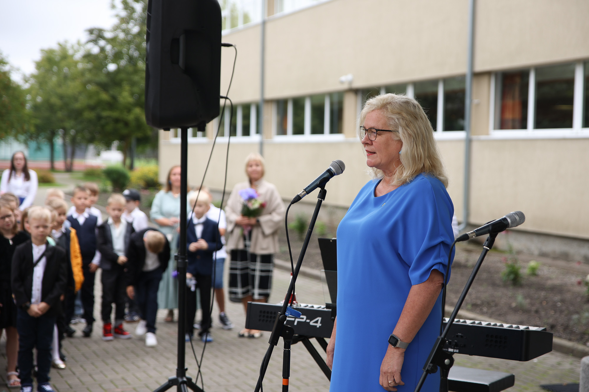 Koolijuht Marit Tarkin kõnelemas 1. septembri aktusel / Gert Lutter Koolijuht Marit Tarkin kõnelemas 1. septembri aktusel / Gert Lutter