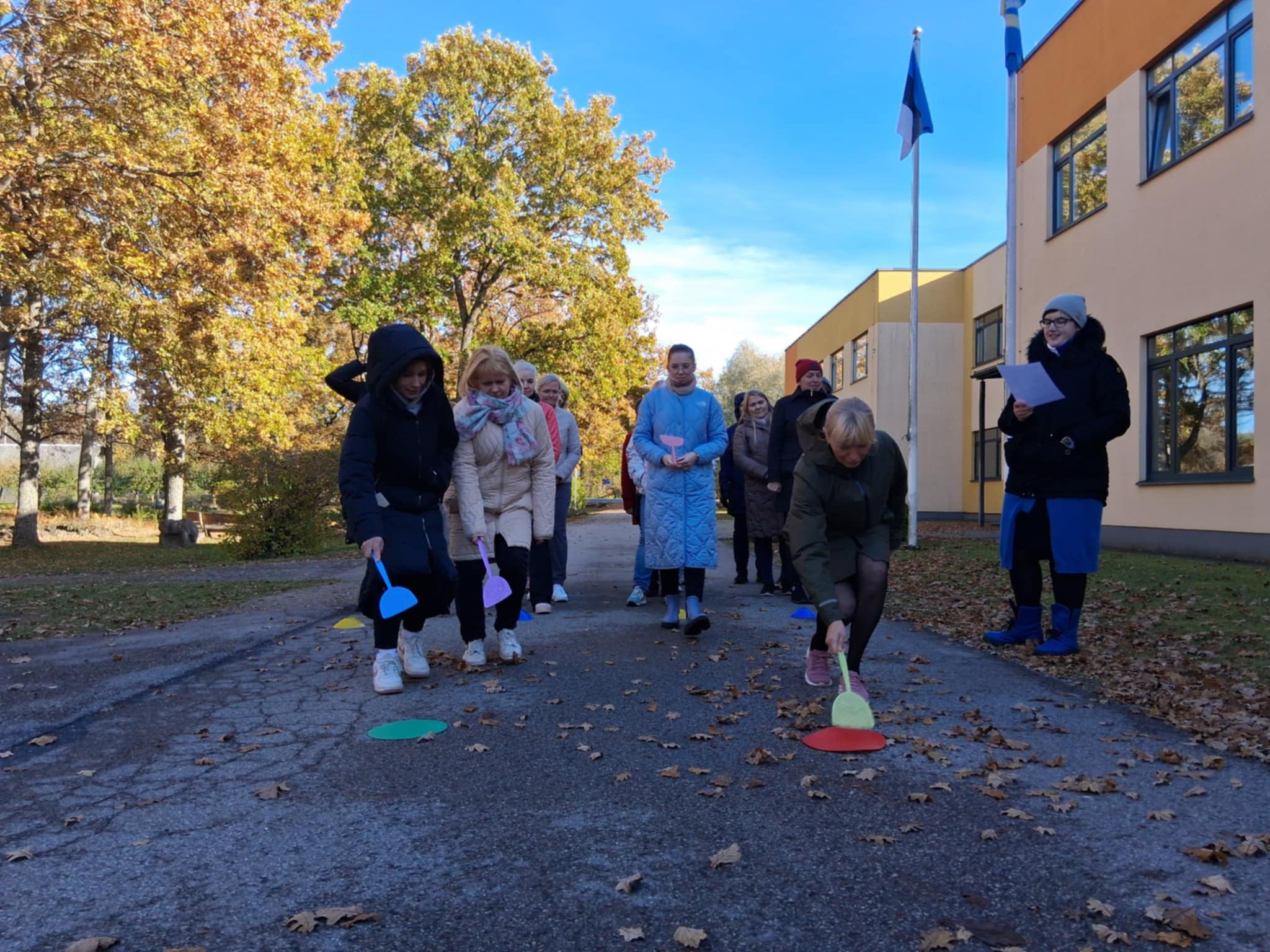 Kui harjutada õues õppimist, pakkuda noortele seda võimalust rohkem, harjuvad nad sellega õige pea / Eve Tuisk Kui harjutada õues õppimist, pakkuda noortele seda võimalust rohkem, harjuvad nad sellega õige pea / Eve Tuisk