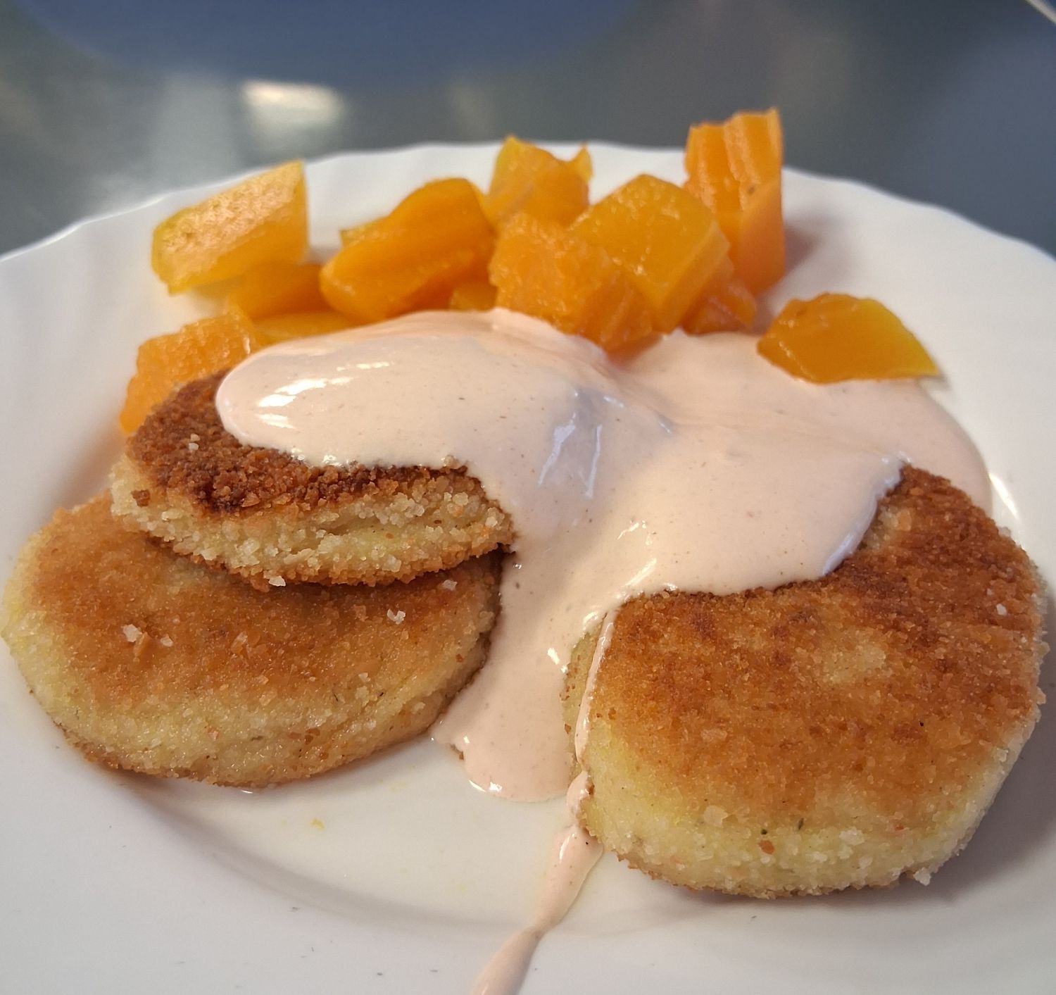 Üks koolisöögihittidest – kartulikotletid / Eve Tuisk