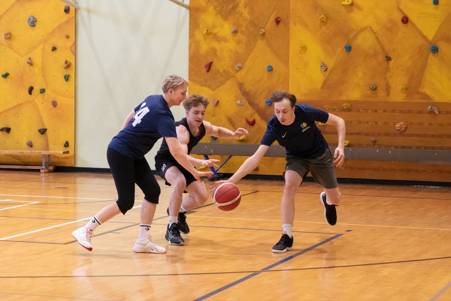 Sõbralik pallivahetus / Renat Ränk