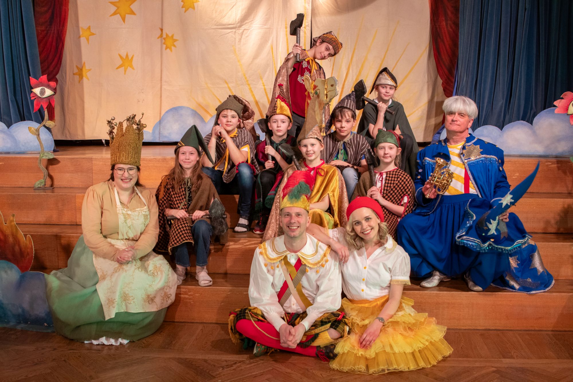 „Punamütsike ja seitse pöialpoissi“ / Renat Ränk