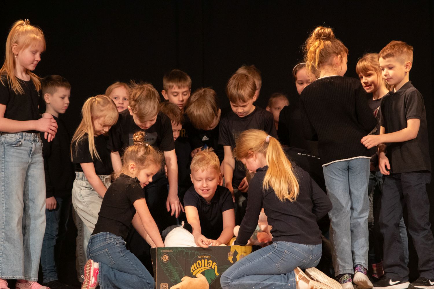 Esimene Vaatus ja 1.b klass / Renat Ränk