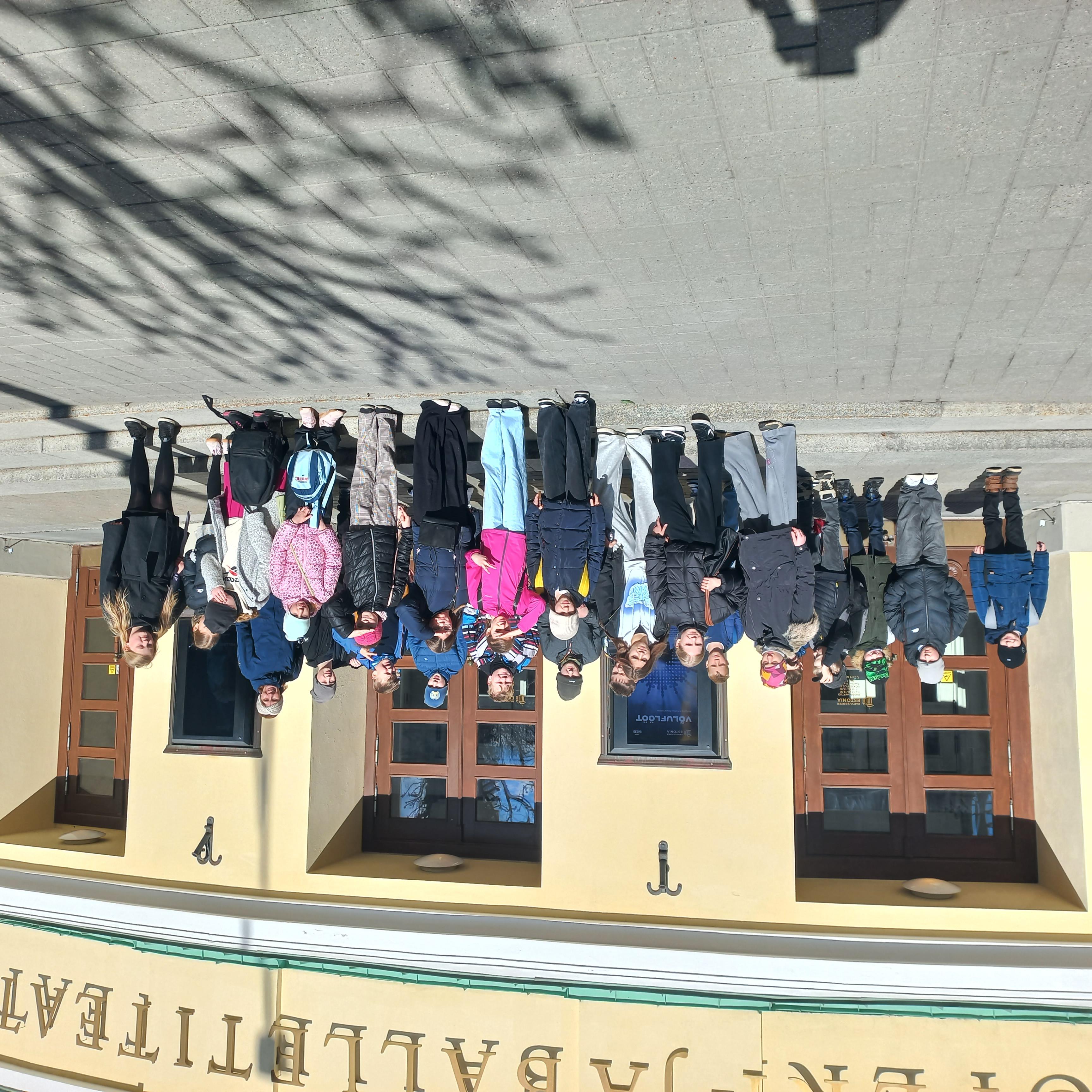 Teatri ootuses / Raina Tiidovee Teatri ootuses / Raina Tiidovee