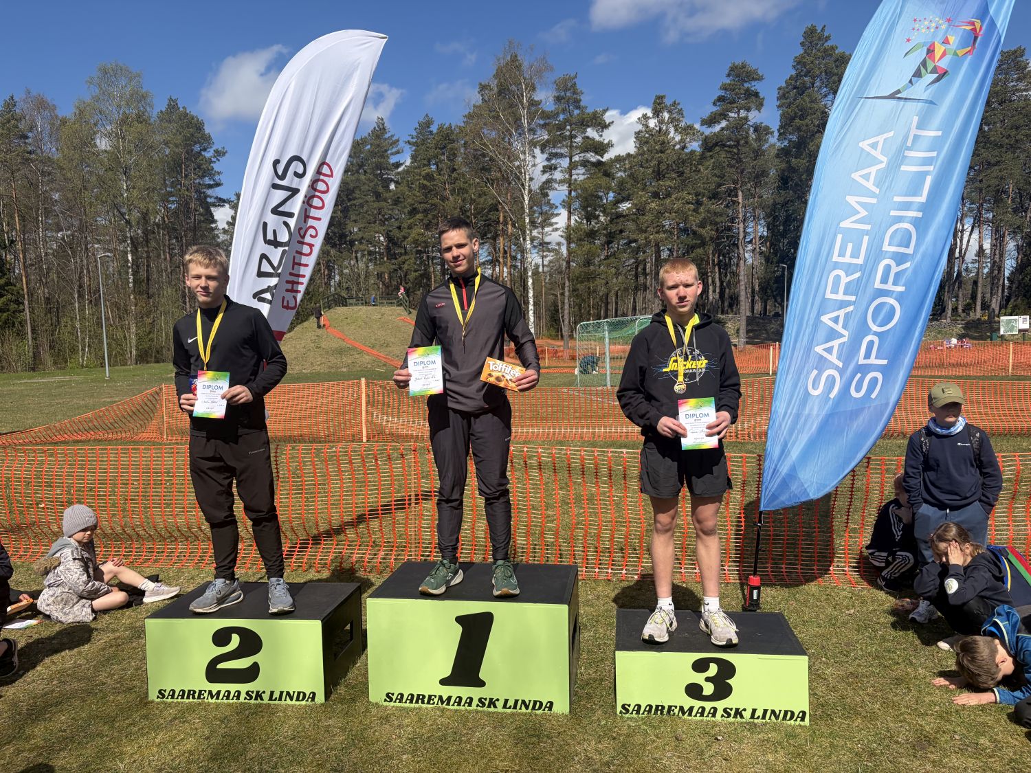 Kuldne kolmik / Sander Suurhans