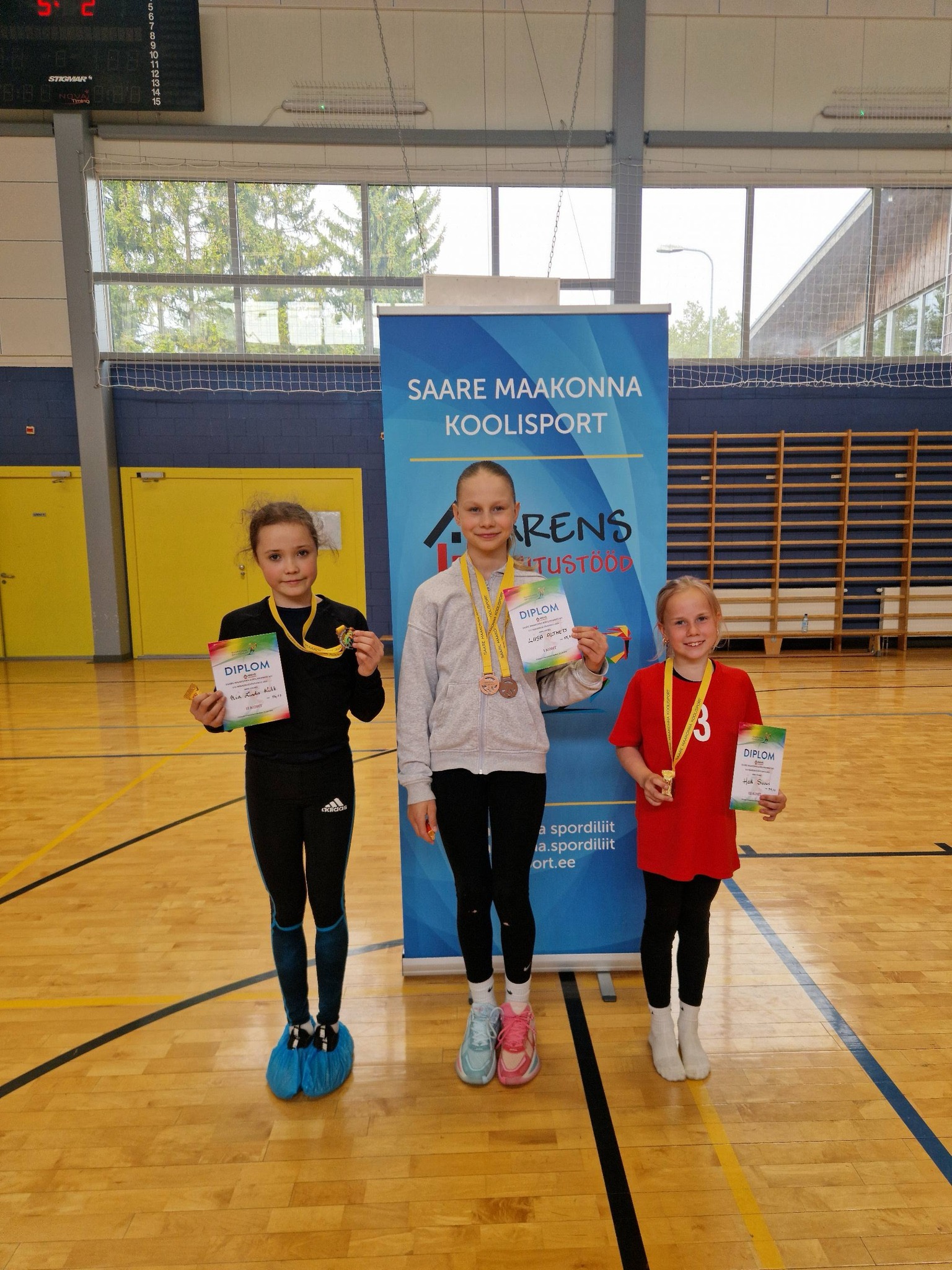 300 m jooksu esikolmik: Mia-Linda Kukk, Liisa Altmets ja Hedi Sivous (Valjala) / Saaremaa Spordiliit