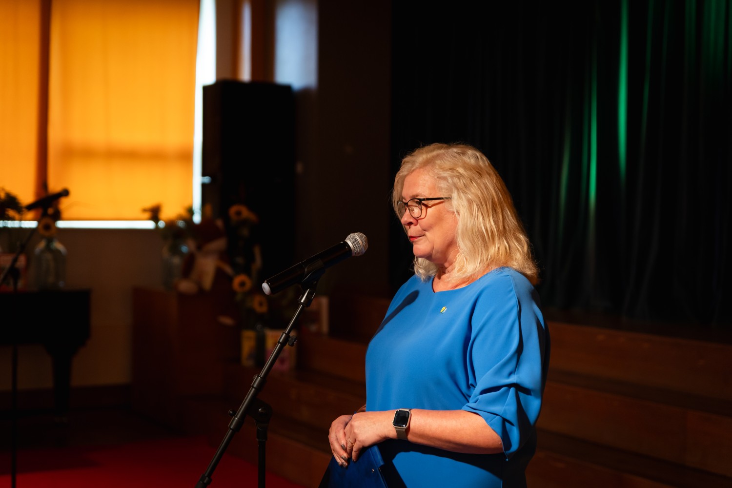 Koolijuht Marit Tarkin kõnelemas 1. septembri aktusel / Gert Lutter