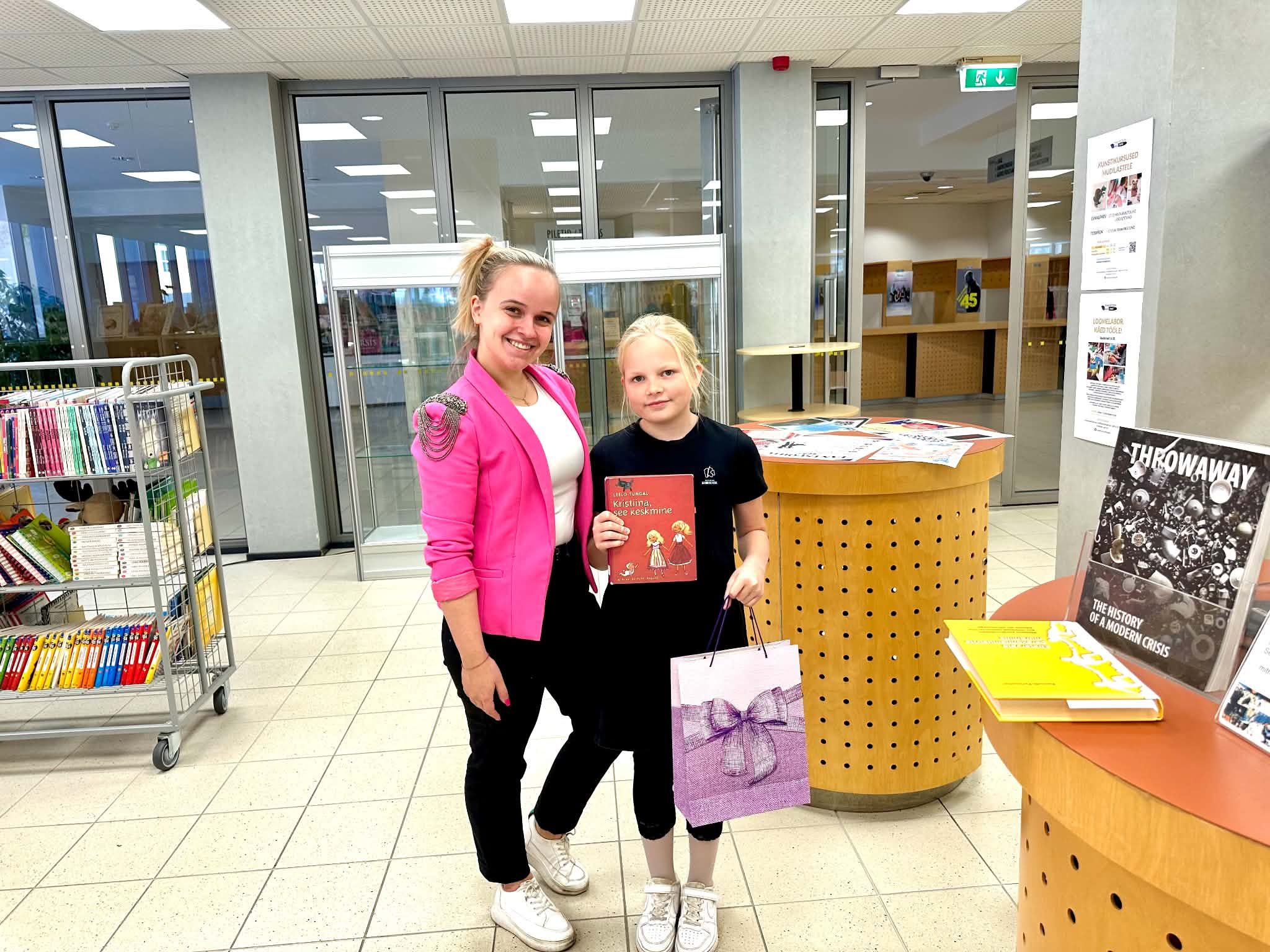 Grethel Orumaa 4.b klassist ja tema õpetaja Karita Aunbaum / erakogu