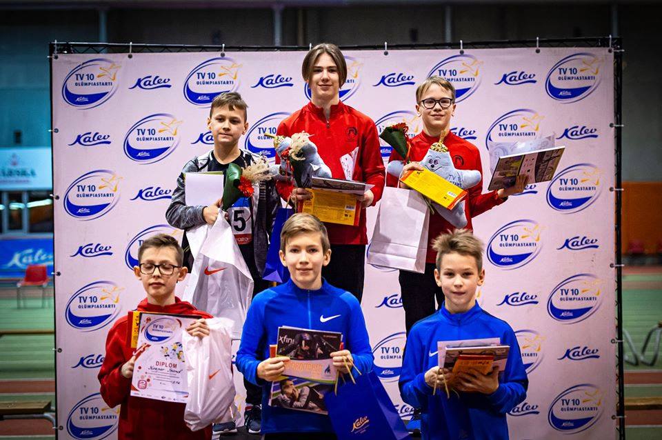 Andro Jürisson (tagareas vasakul) saavutas 60 m tõkkejooksus 2. koha! / Marko Mumm / EKJL