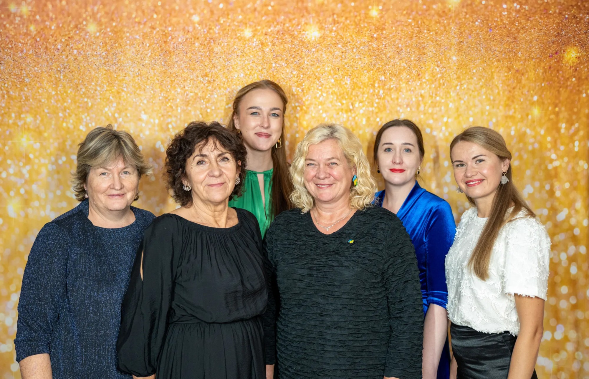Nooruse koolist jäid kaamerasilma ette Marika Varjas, Ülle Jasmin, Valeria Luigesoo, Marit Tarkin, Kaisa Sau ja Triin Kõue / Marta Marie Kupits