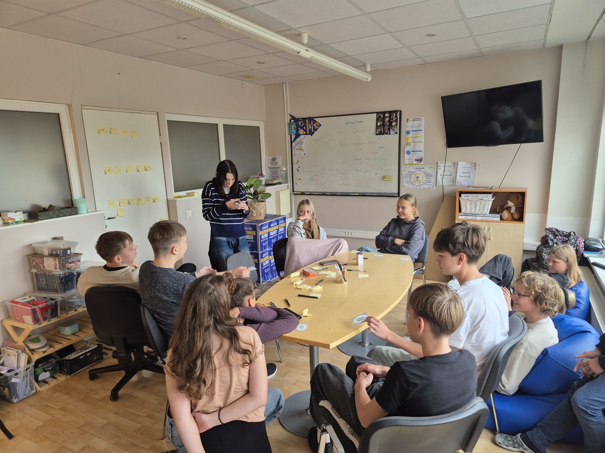 Õpilasesinduse kuukiri nr 2 / Kristin Lauri Õpilasesinduse kuukiri nr 2 / Kristin Lauri