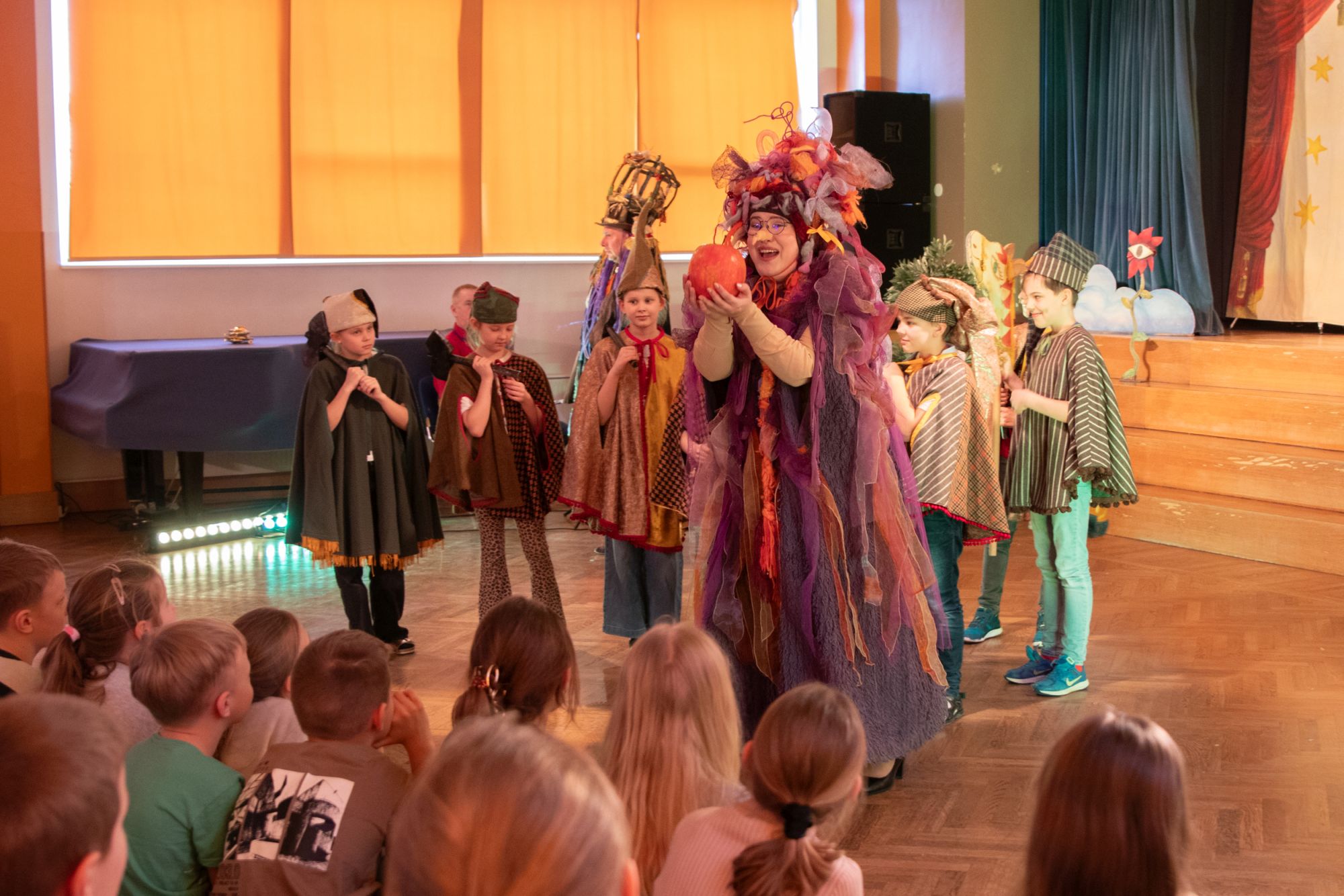 „Punamütsike ja seitse pöialpoissi“ / Renat Ränk „Punamütsike ja seitse pöialpoissi“ / Renat Ränk