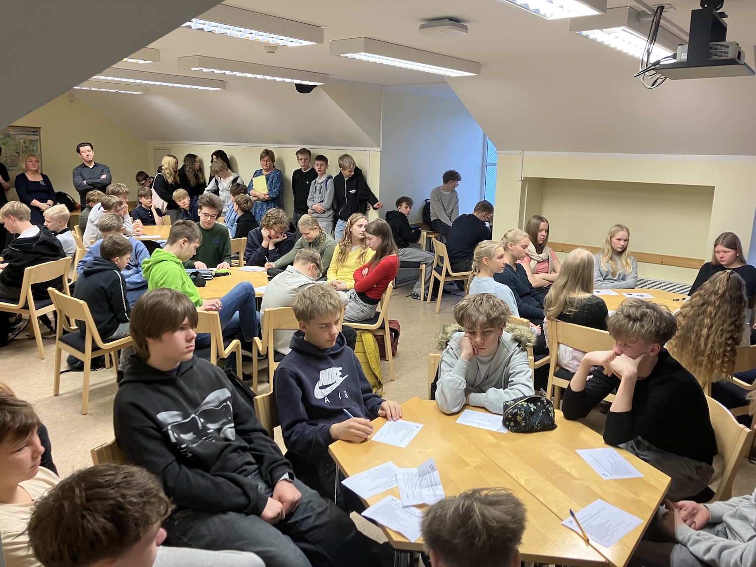 Mihkel Vendel tutvustas 7. klassidele teatrimaailma / Ülle Räim