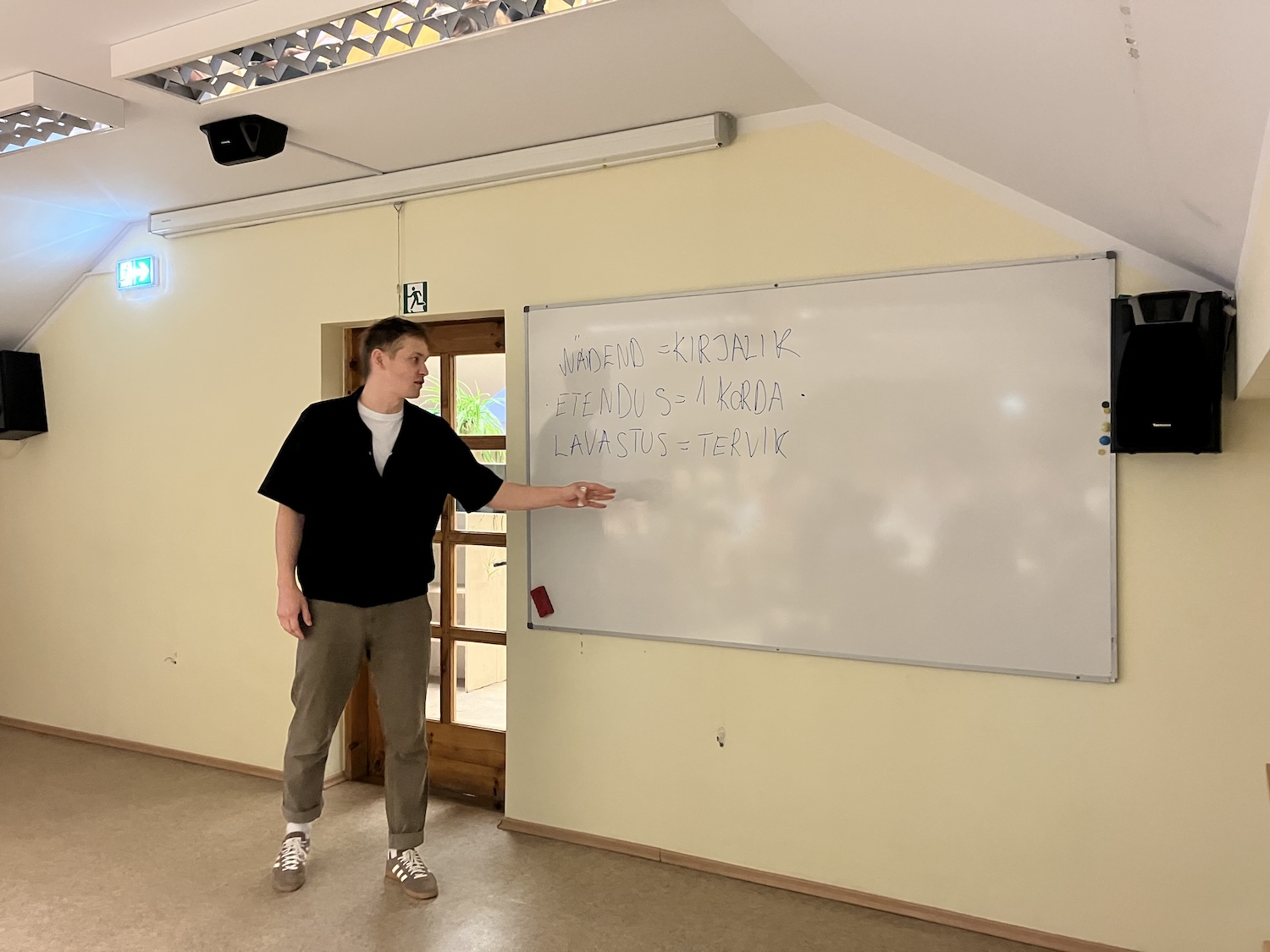 Mihkel Vendel tutvustas 7. klassidele teatrimaailma / Ülle Räim