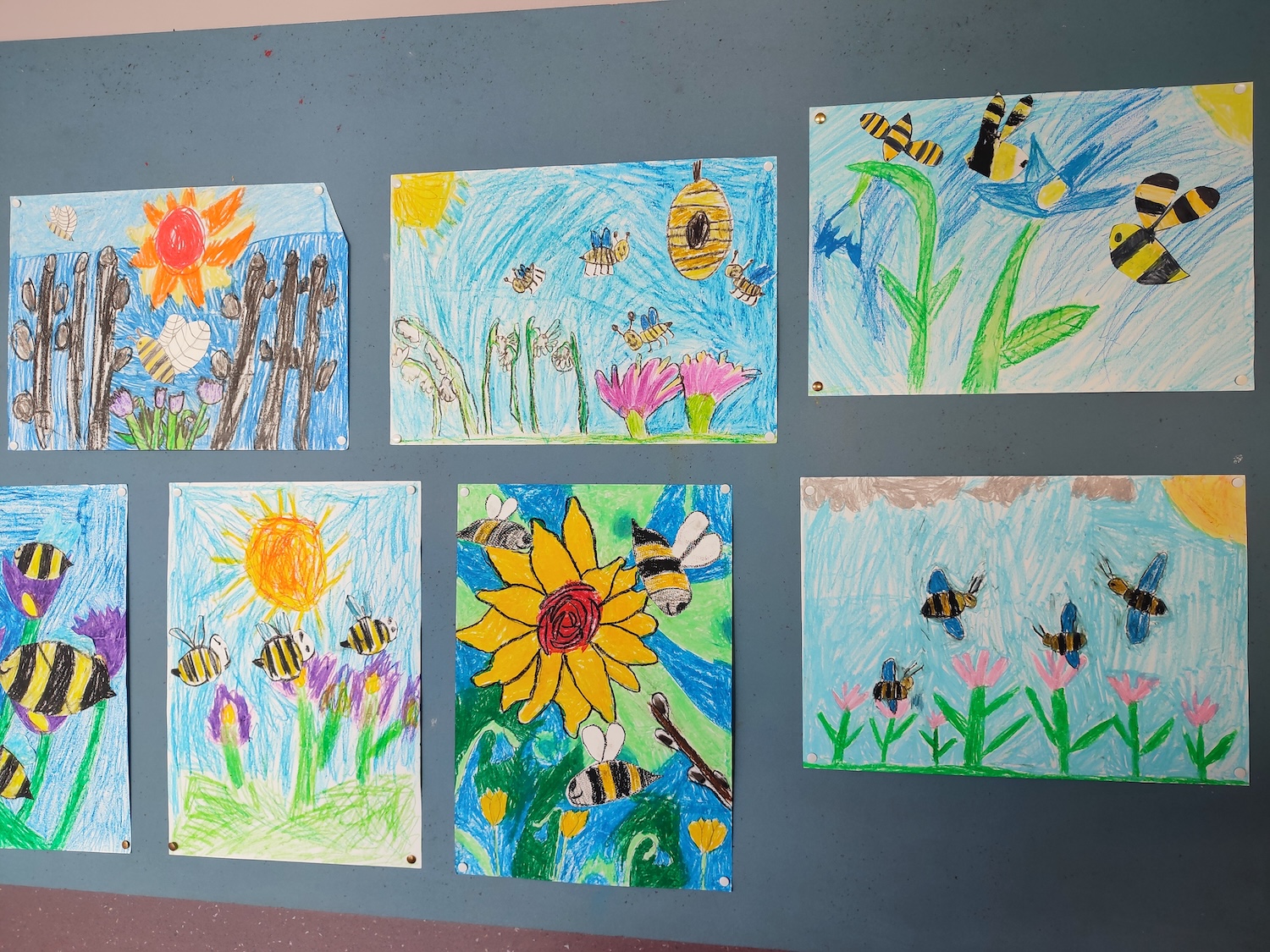 Mesilased lilleõitel / 2.a klass Mesilased lilleõitel / 2.a klass