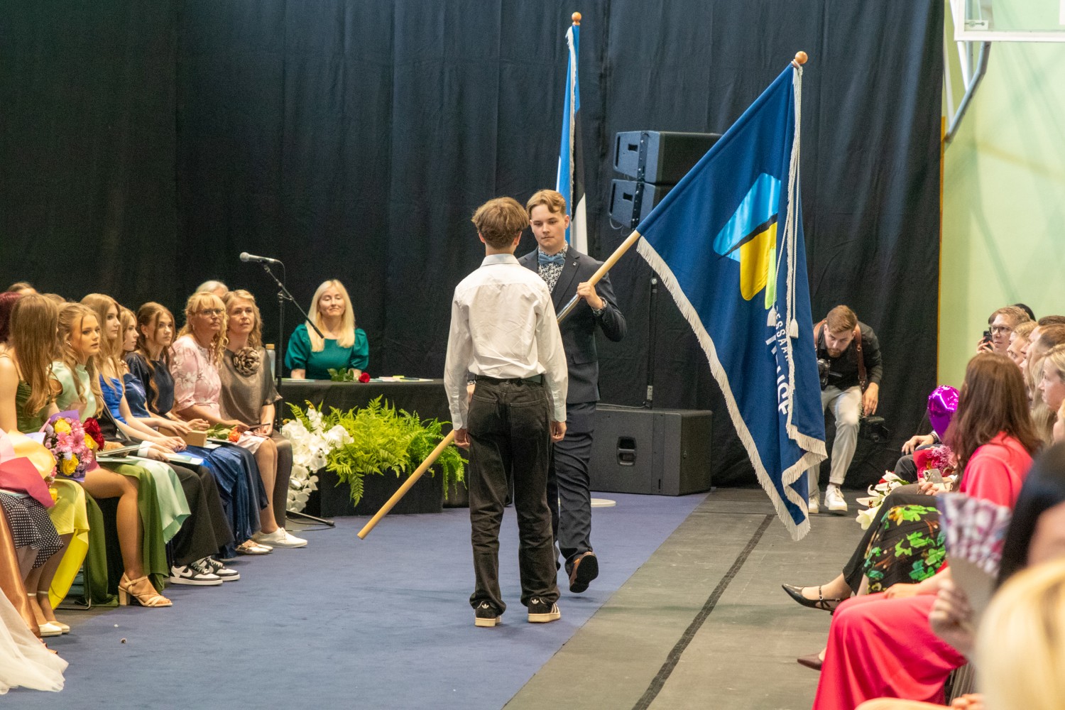 Lõpetas Nooruse kooli 5. lend / Renat Ränk Lõpetas Nooruse kooli 5. lend / Renat Ränk